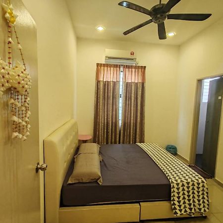 Teluk Batik 17Paradisehome Private Pool Karaoke Snooker Bbq 15Pax Lumut Ngoại thất bức ảnh