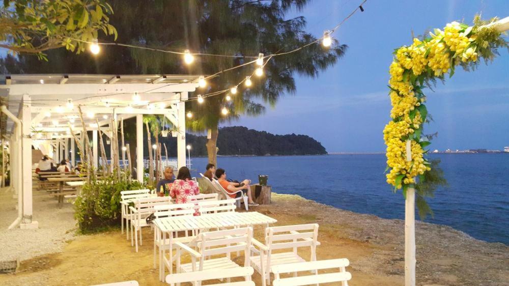 Teluk Batik 17Paradisehome Private Pool Karaoke Snooker Bbq 15Pax Lumut Ngoại thất bức ảnh