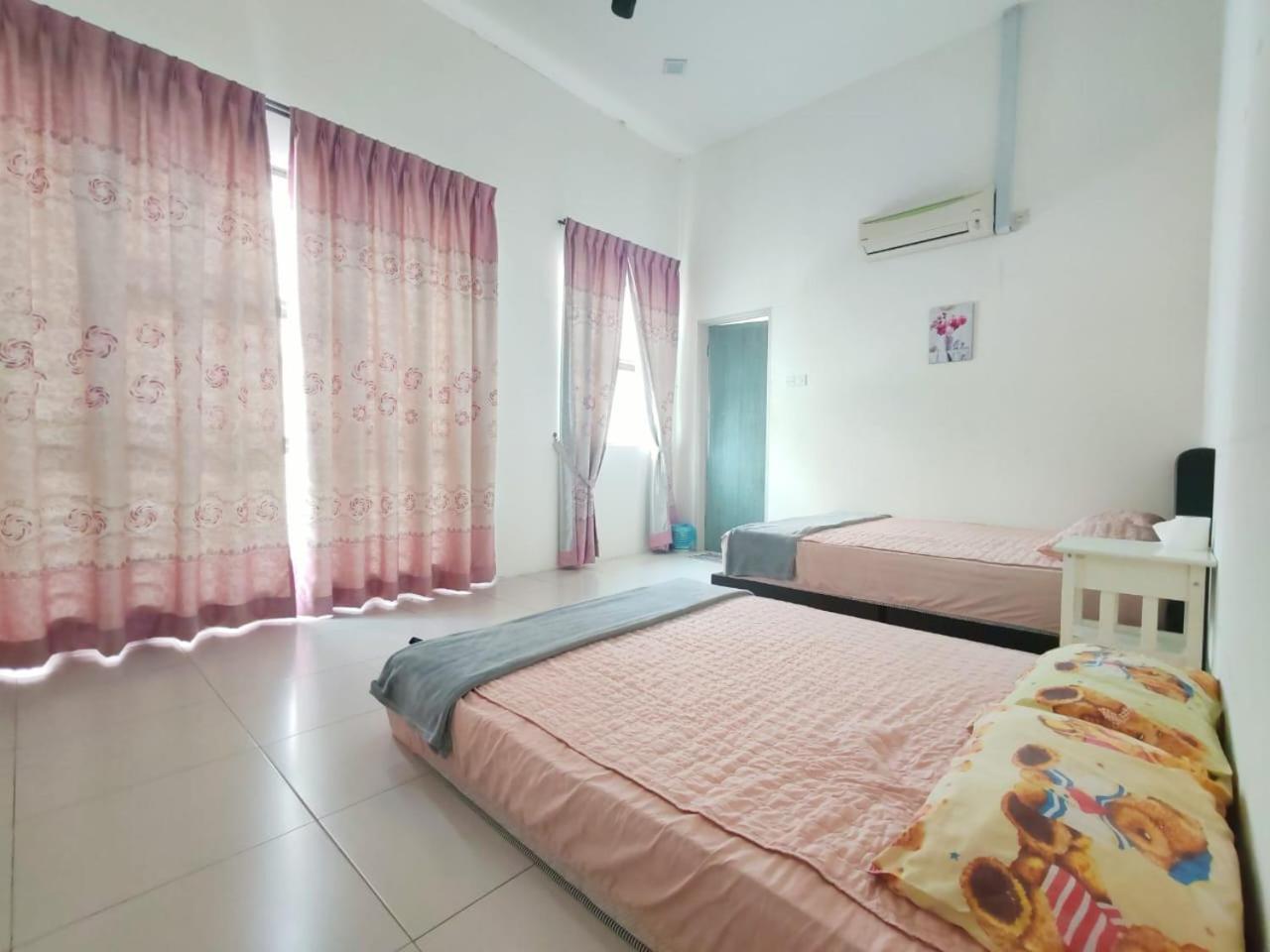 Teluk Batik 17Paradisehome Private Pool Karaoke Snooker Bbq 15Pax Lumut Ngoại thất bức ảnh